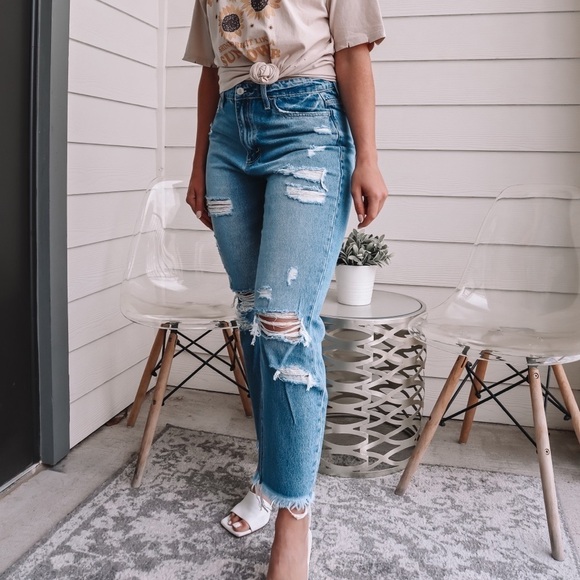 High-rise distressed mom jeans - Picture 4 of 4